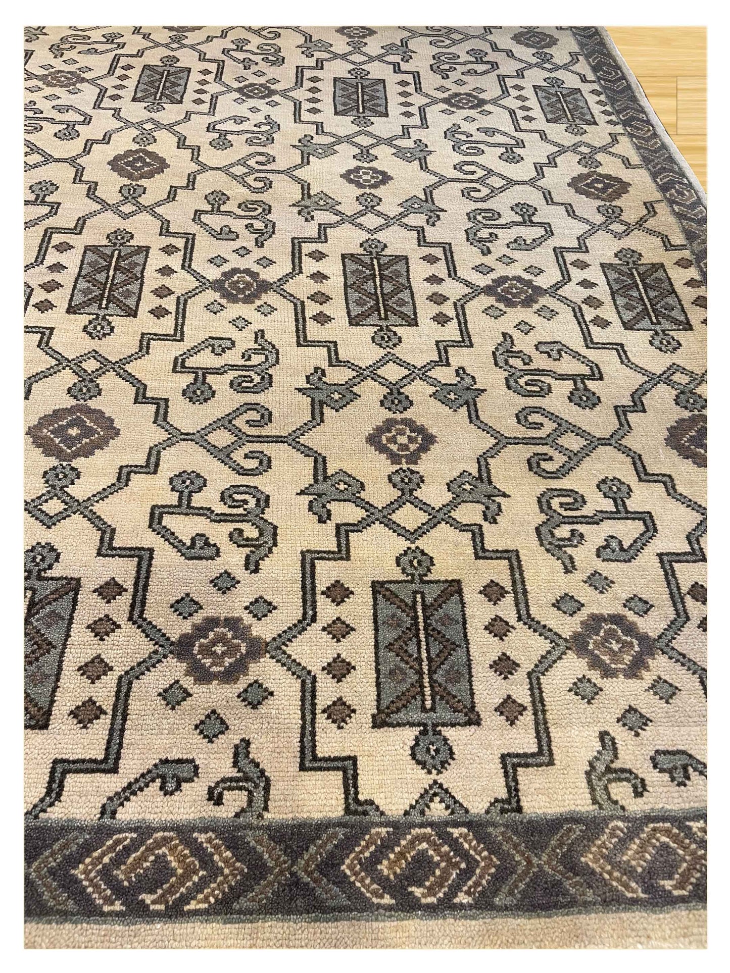 Exclusive Serapi SP-1064 Beige Grey  Traditional Hand Knotted Rug