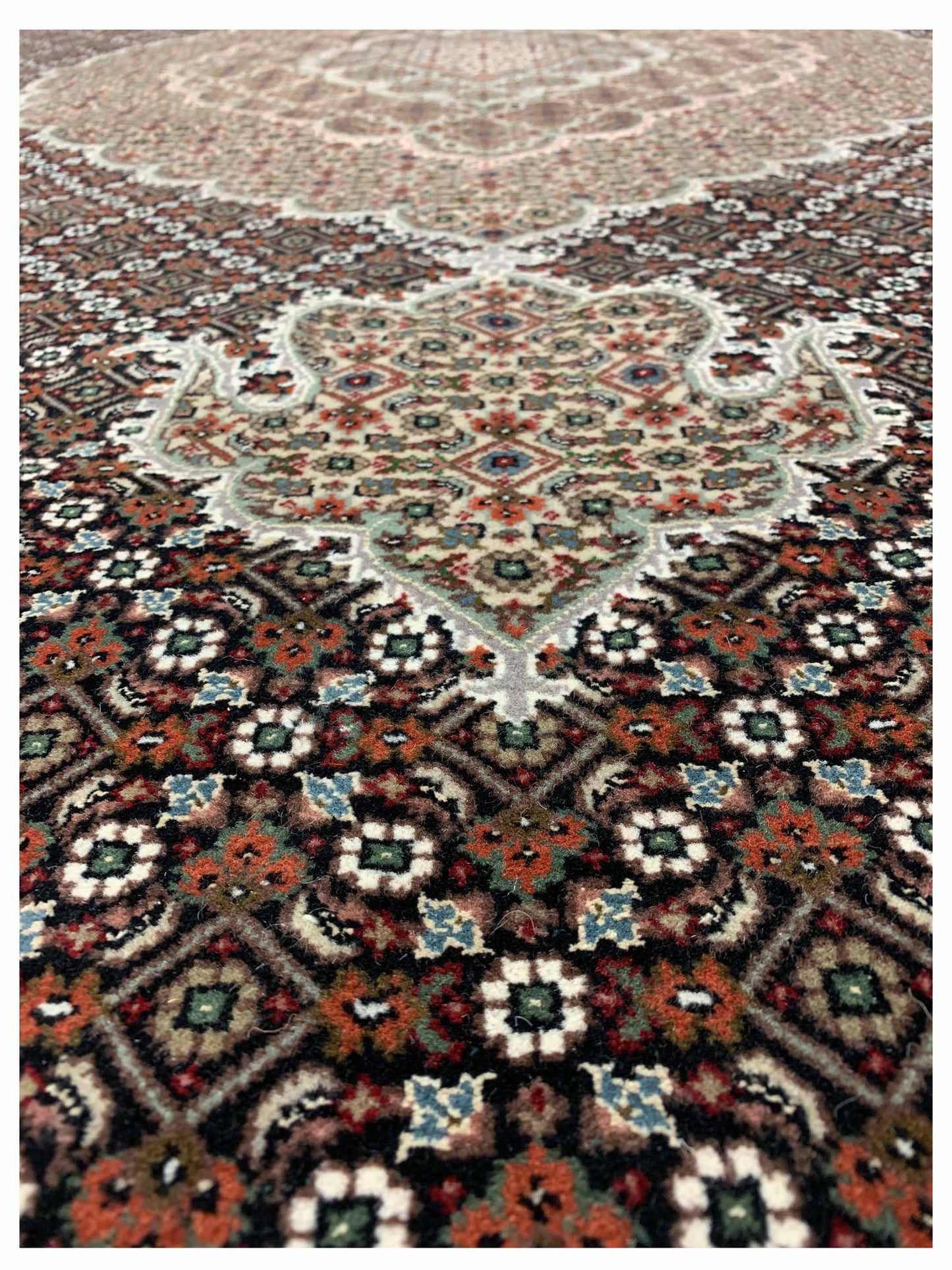 Maharaja Mahi Black Ivory